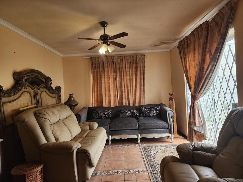 6 Bedroom Property for Sale in Zeekoevlei Western Cape